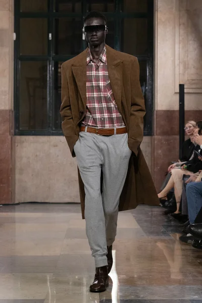 Look 8